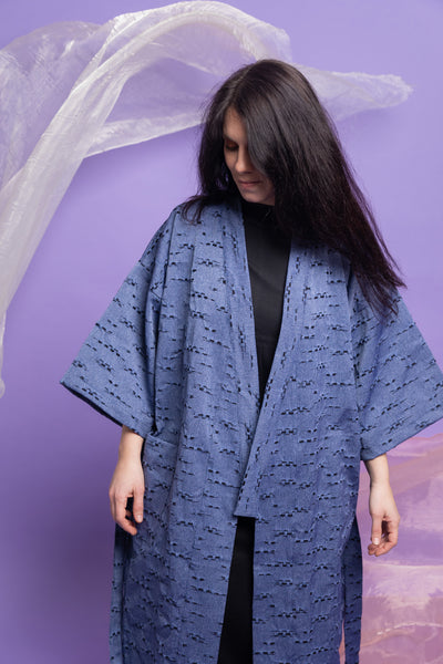 Denim kimono met navy details in de weving